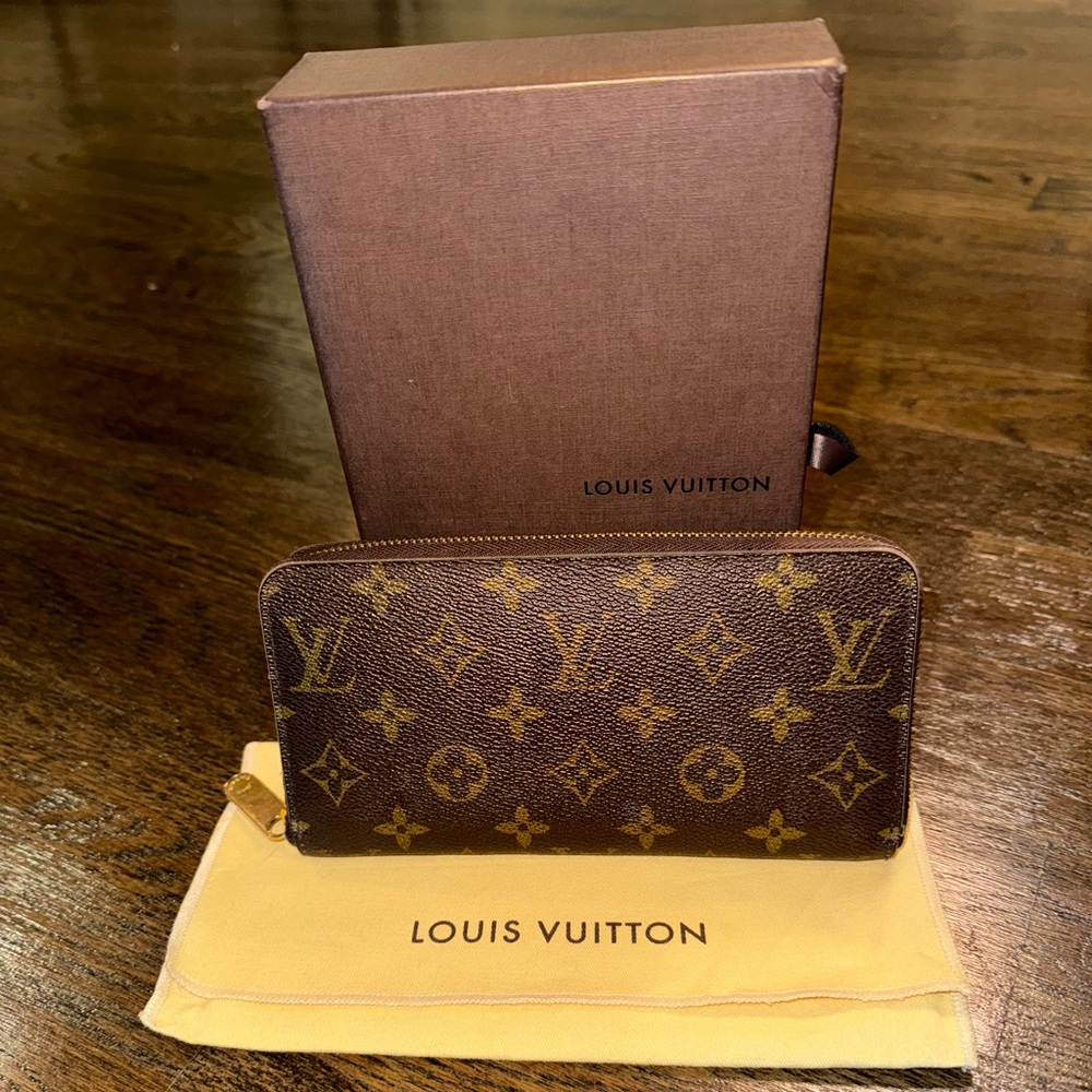 Louis Vuitton Monogram Zippy Wallet